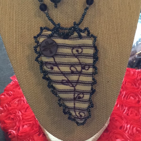 Handmade reversible Beaded quilt necklace - Picture 7 of 8